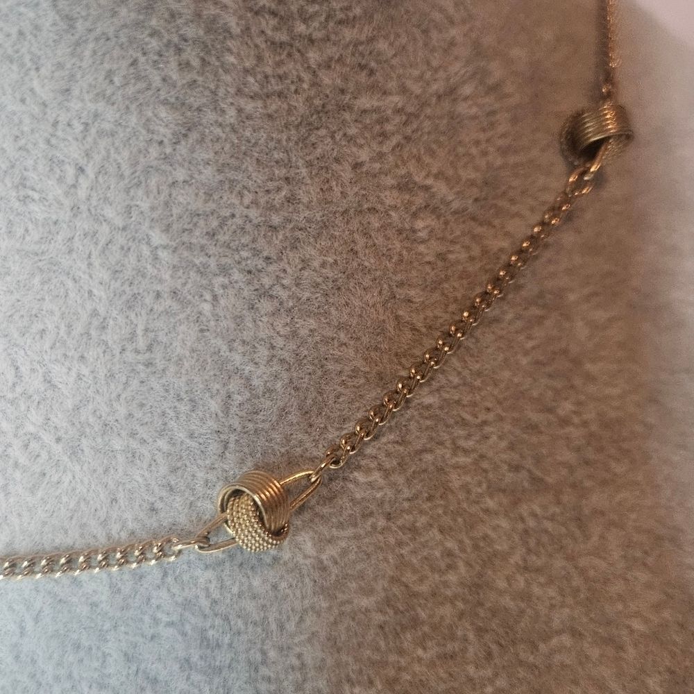 Vintage Avon Floating Love Knot Chain Necklace 16" EUC 80s-90s Dainty Feminine